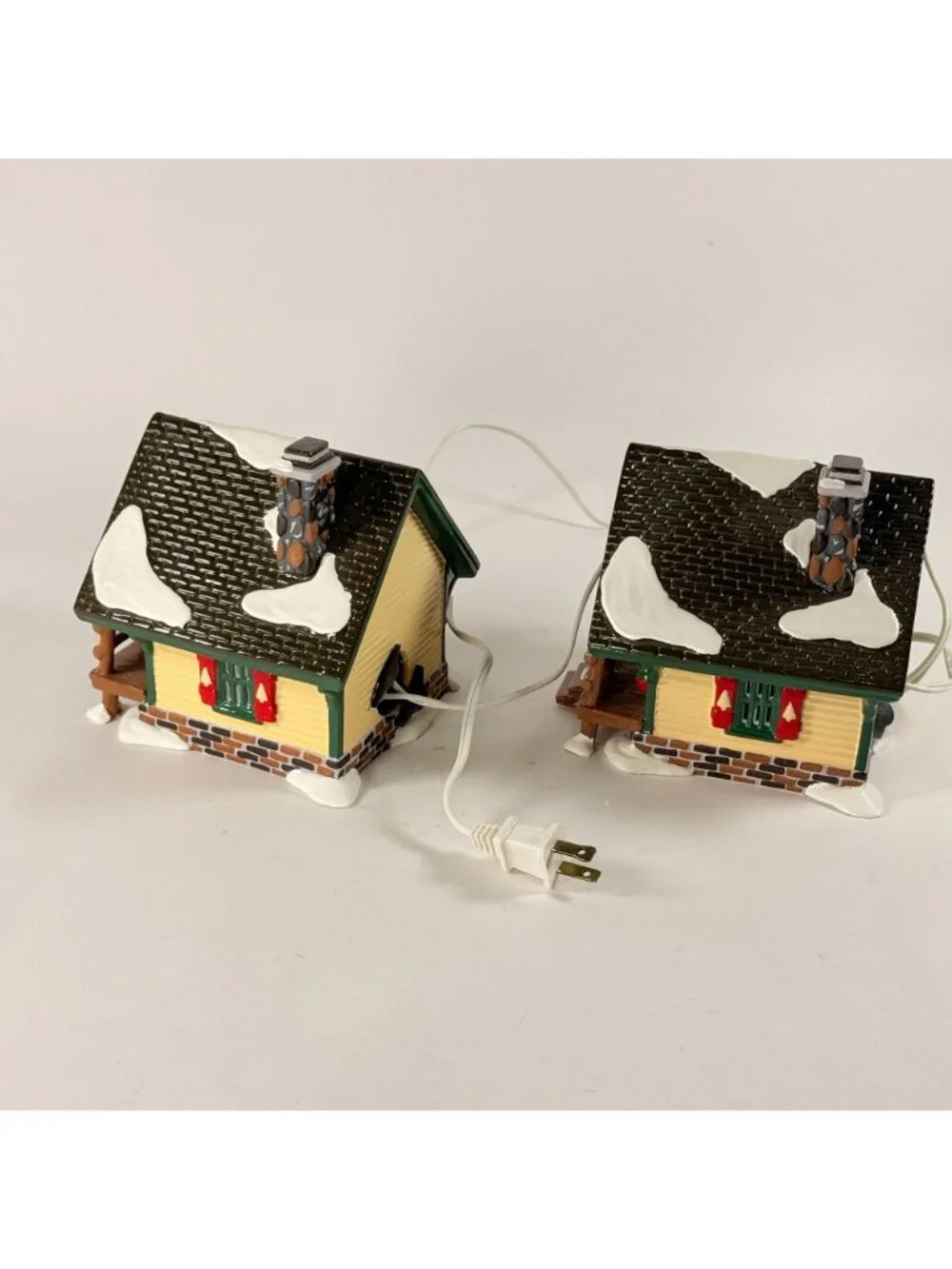 Dept 56 Snow Village Set Of 2 Fisherman’s Nook Cabins Lighted 54615 damaged
